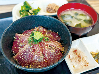 かつお漁師丼