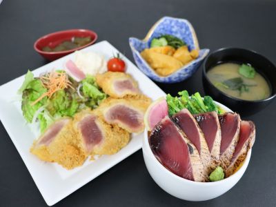 かつおのタタキミニ漬け丼とかつおのレアカツ定食